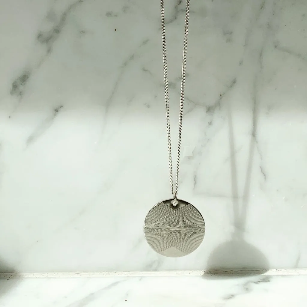 ARIANNA GEOMETRIC DISC NECKLACE - 1.5