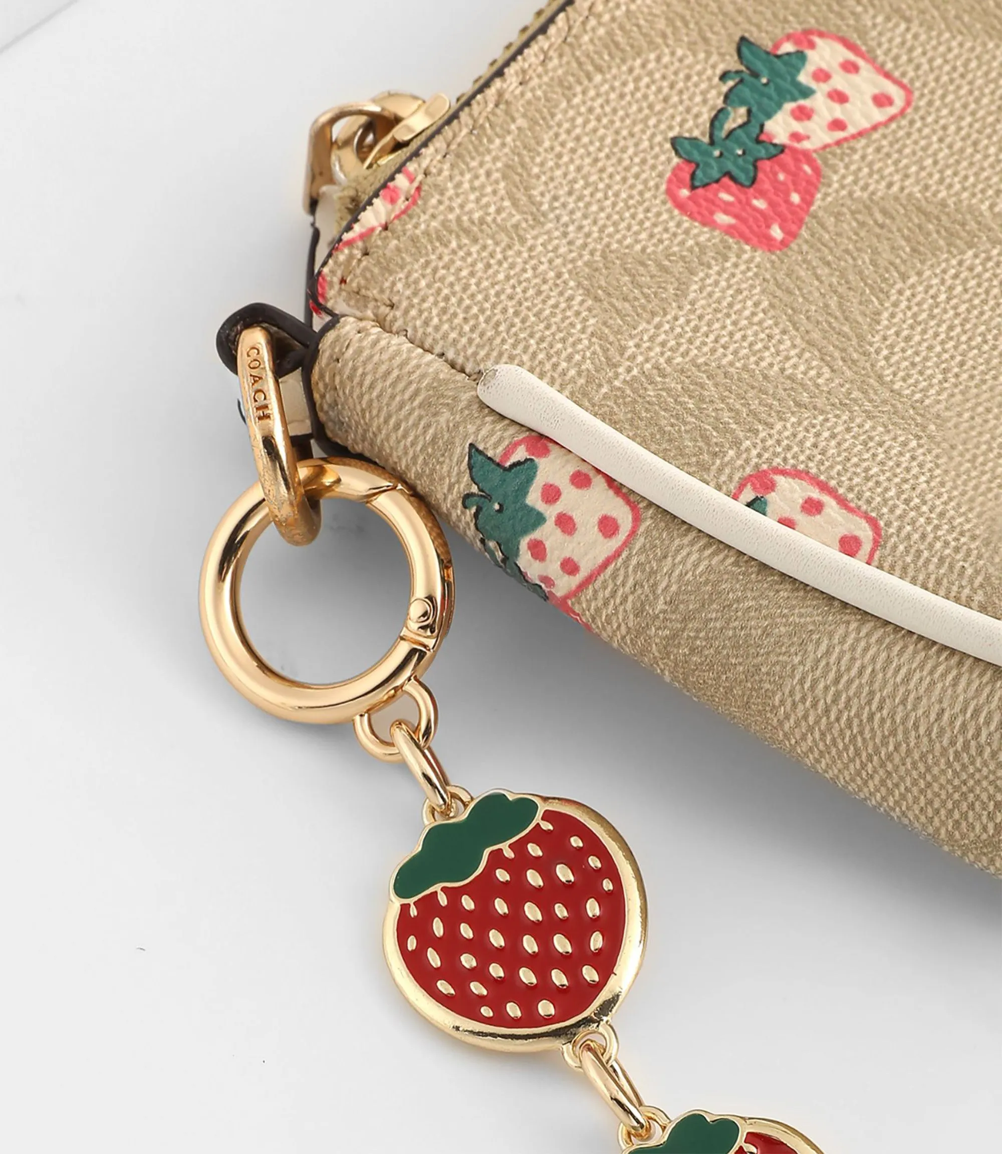 Pochette Accessoires Shoulder strap Coach strawberry bag extension chain Coach underarm chain accessory.