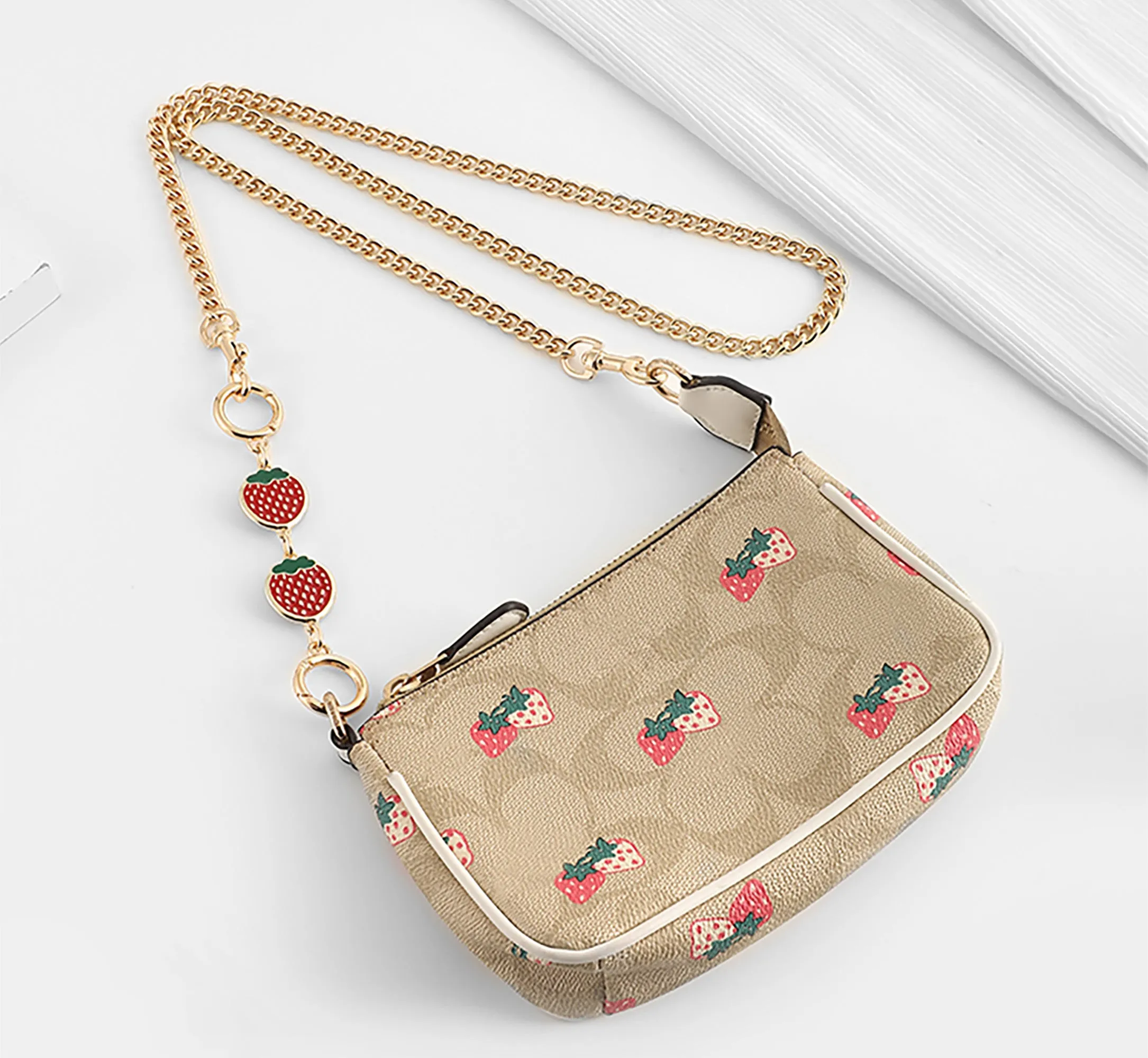 Pochette Accessoires Shoulder strap Coach strawberry bag extension chain Coach underarm chain accessory.