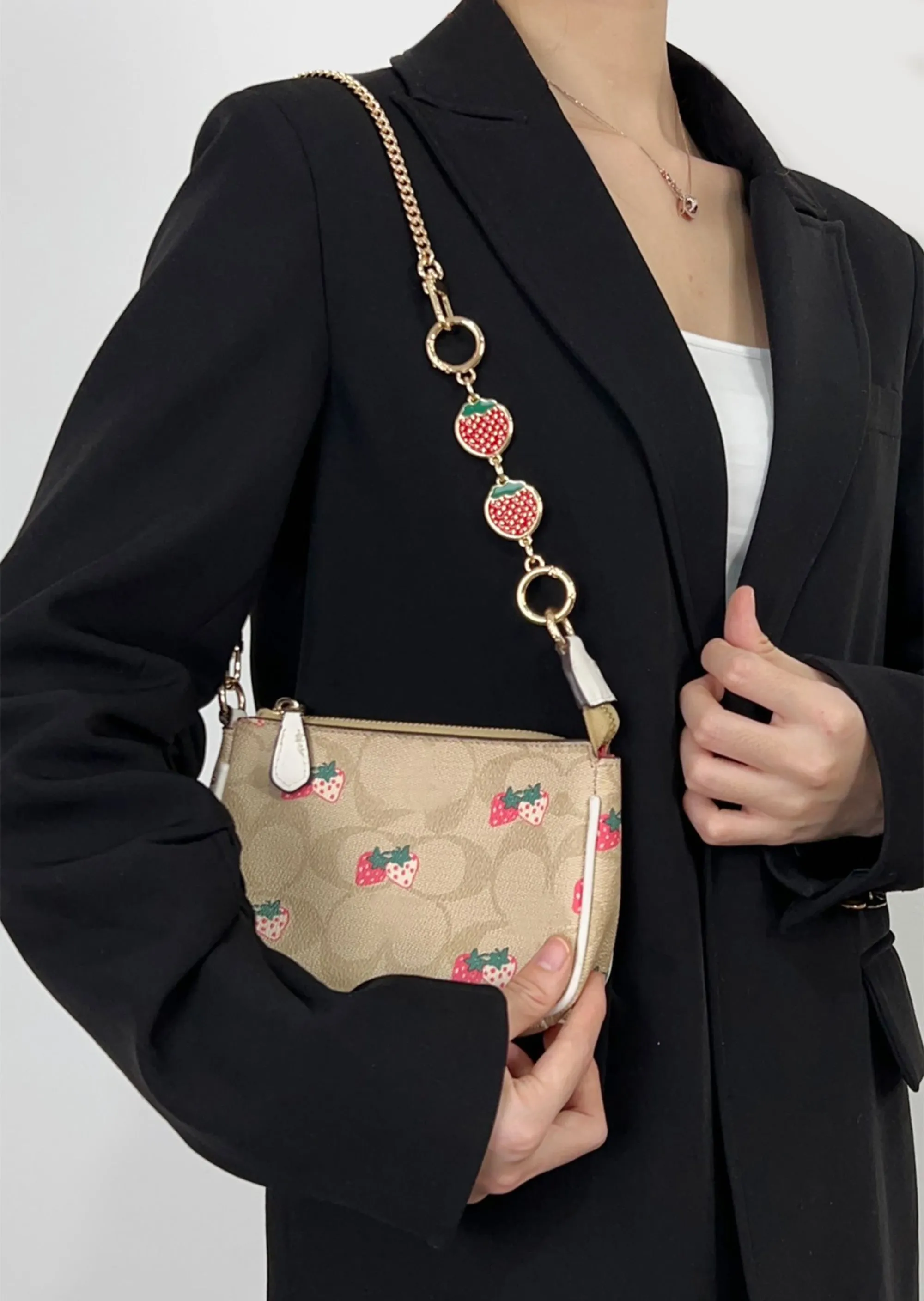Pochette Accessoires Shoulder strap Coach strawberry bag extension chain Coach underarm chain accessory.