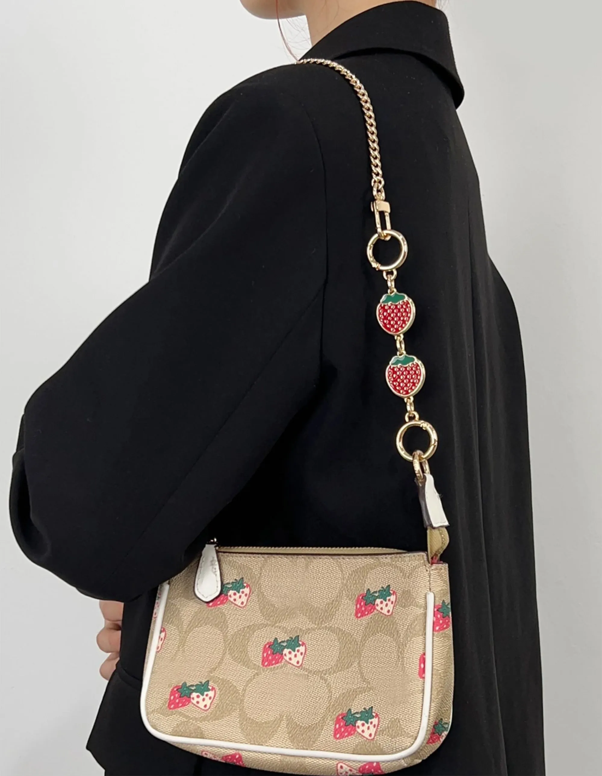 Pochette Accessoires Shoulder strap Coach strawberry bag extension chain Coach underarm chain accessory.